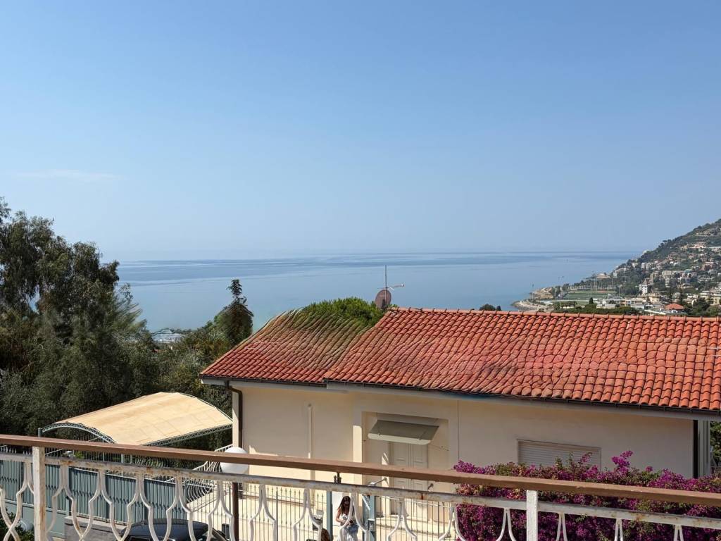casa indipendente in vendita a Sanremo