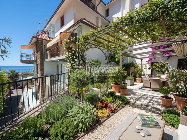 appartamento in vendita a Sanremo in zona Poggio