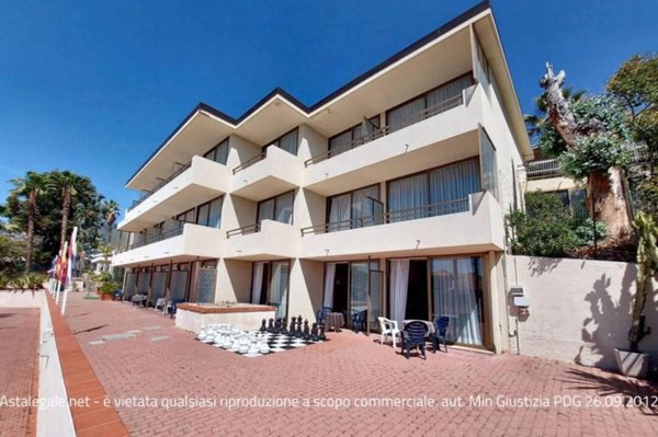 negozio in vendita a Sanremo in zona Coldirodi