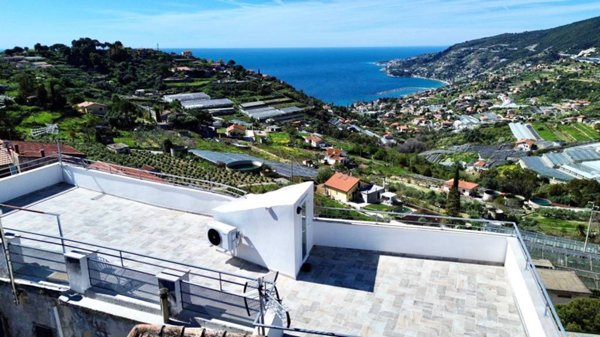 appartamento in vendita a Sanremo in zona Coldirodi