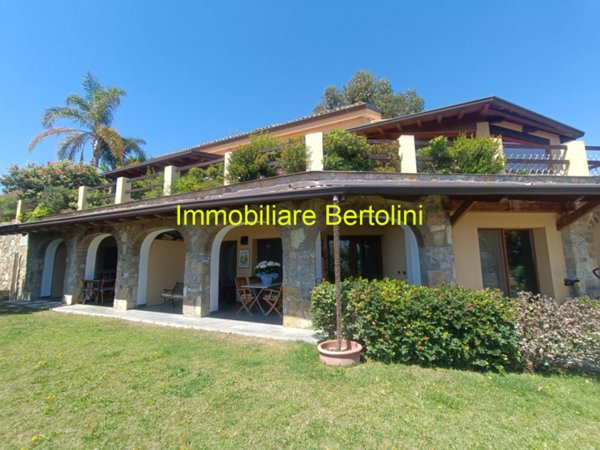 casa indipendente in vendita a Sanremo in zona Coldirodi