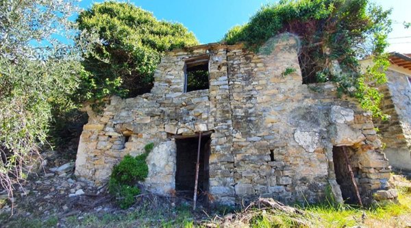 casale in vendita a Sanremo in zona Coldirodi