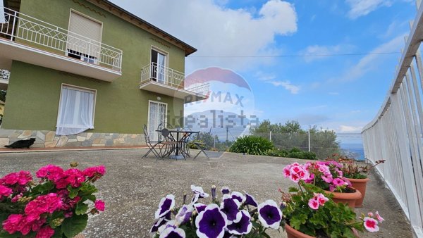 casa indipendente in vendita a Sanremo in zona Poggio