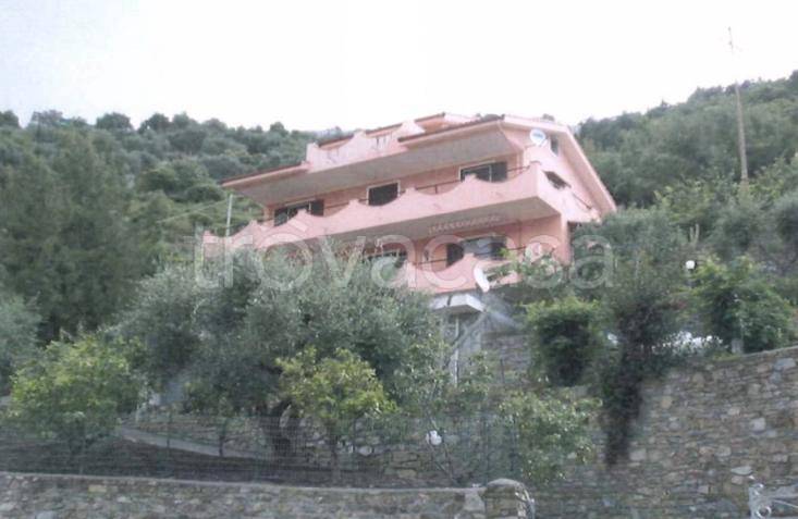 locale commerciale in vendita a Sanremo