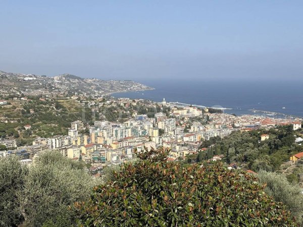 casa indipendente in vendita a Sanremo in zona Coldirodi