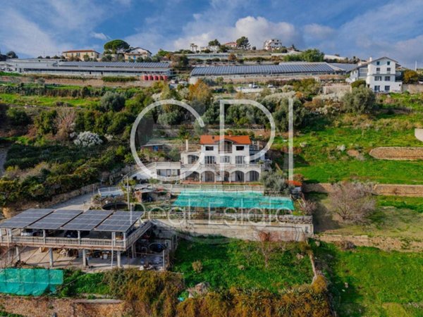 casa indipendente in vendita a Sanremo in zona Poggio