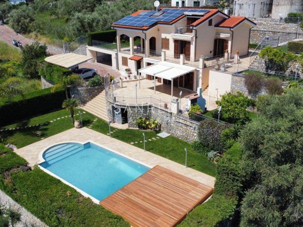 casa indipendente in vendita a Sanremo in zona Coldirodi