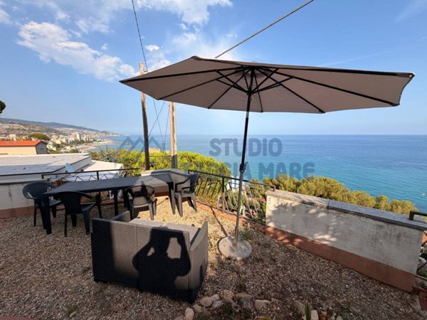 casa indipendente in vendita a Sanremo in zona Bussana