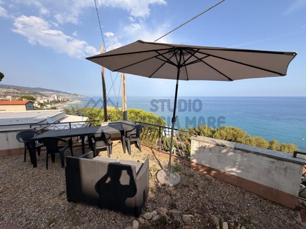 casa indipendente in vendita a Sanremo in zona Bussana