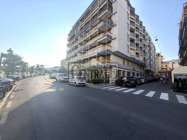 locale commerciale in vendita a Sanremo