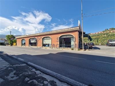 locale commerciale in vendita a Sanremo in zona Bussana