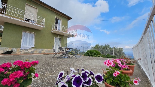 casa indipendente in vendita a Sanremo in zona Poggio