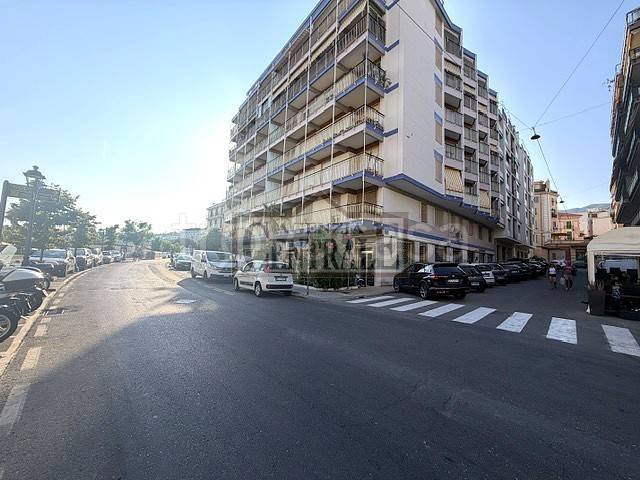 locale commerciale in vendita a Sanremo