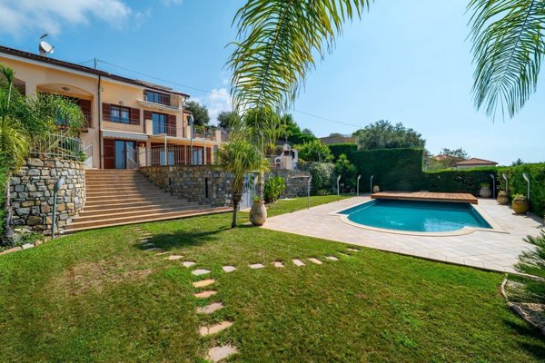 casa indipendente in vendita a Sanremo