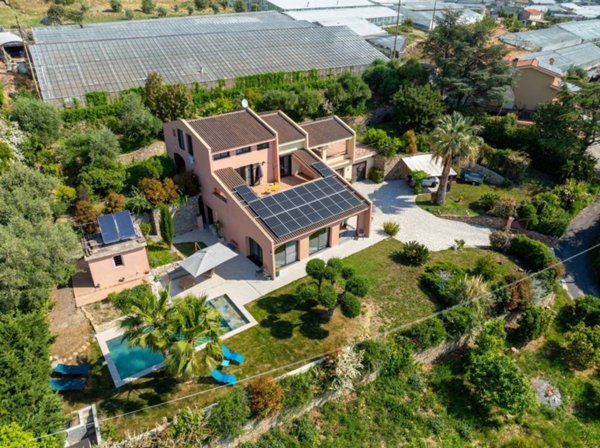 casa indipendente in vendita a Sanremo in zona Coldirodi
