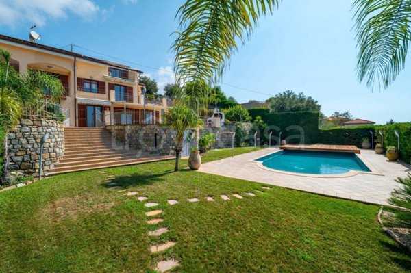 casa indipendente in vendita a Sanremo