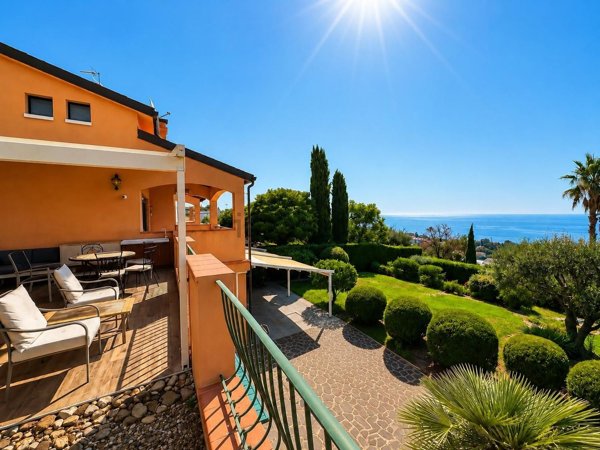 casa indipendente in vendita a Sanremo in zona Coldirodi