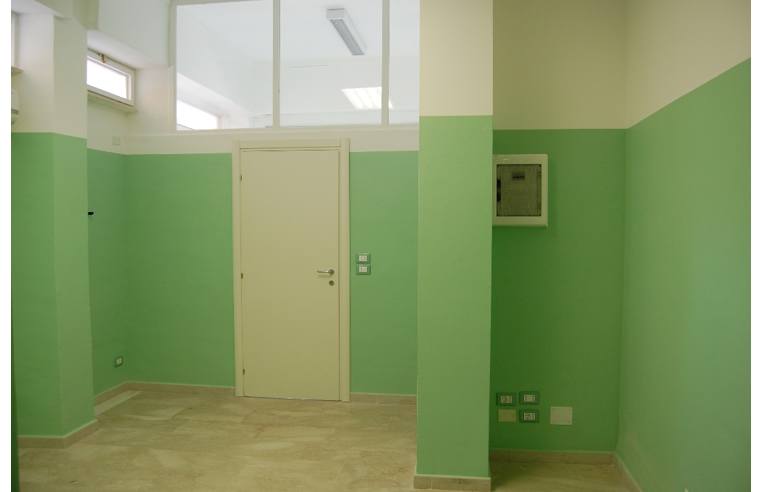 ufficio in vendita a Sanremo in zona Poggio