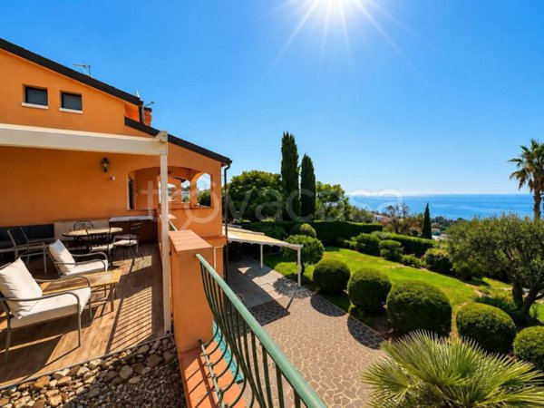 casa indipendente in vendita a Sanremo in zona Coldirodi