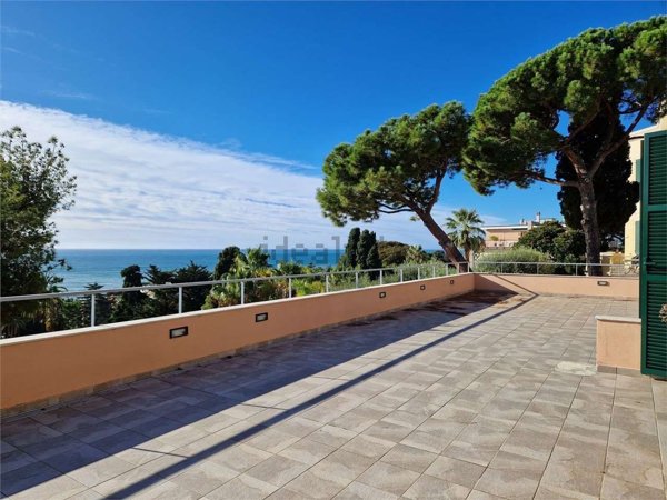 appartamento in vendita a Sanremo in zona Poggio