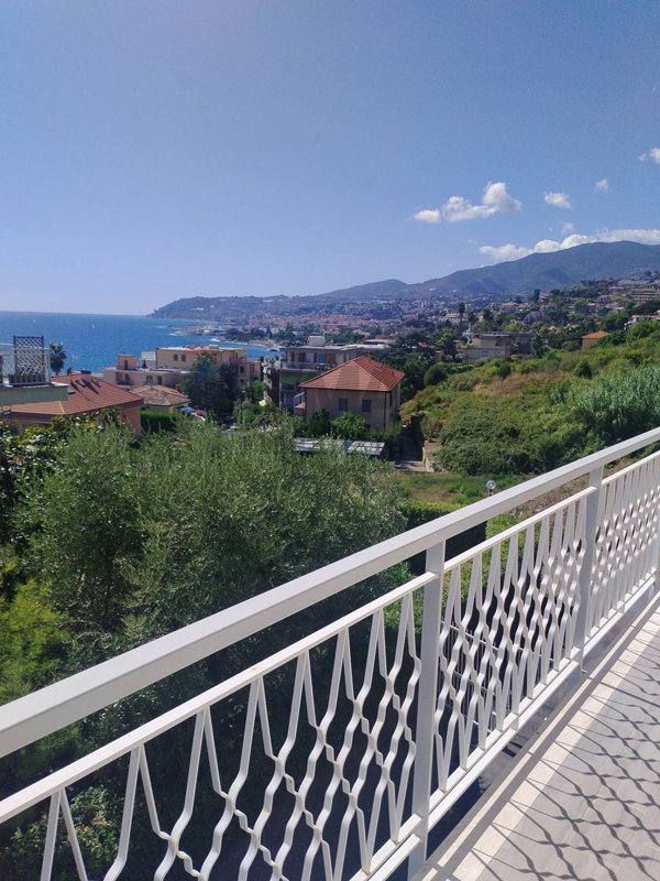 appartamento in vendita a Sanremo in zona Poggio