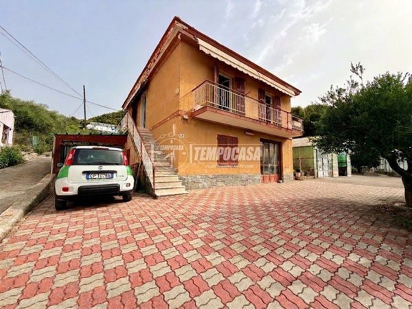 casa indipendente in vendita a Sanremo in zona Bussana Vecchia
