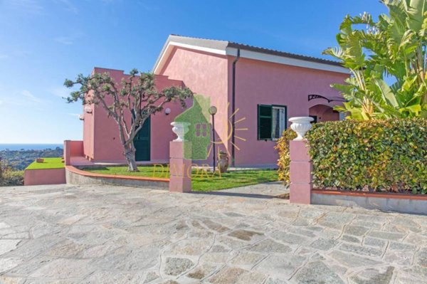 casa indipendente in vendita a Sanremo in zona Bussana