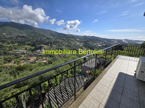 casa indipendente in vendita a Sanremo
