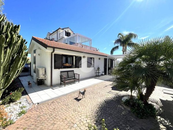 casa indipendente in vendita a Sanremo