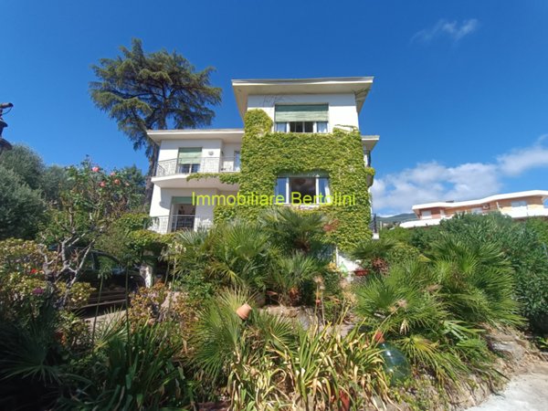 casa indipendente in vendita a Sanremo in zona Coldirodi