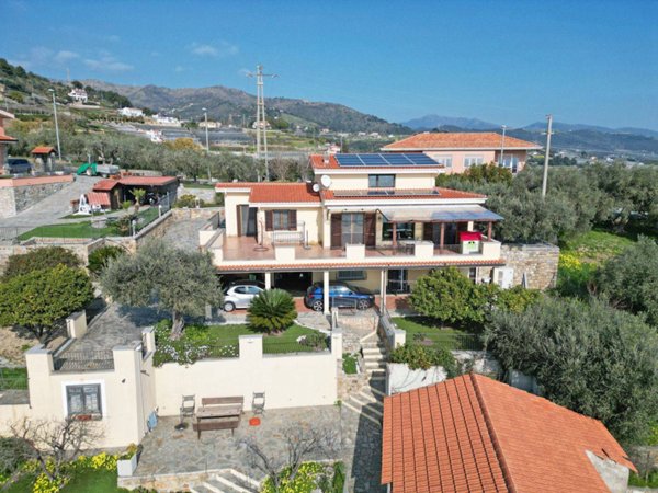 casa indipendente in vendita a Sanremo in zona Poggio