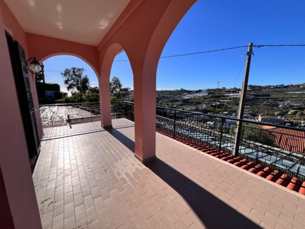 appartamento in vendita a Sanremo in zona Bussana