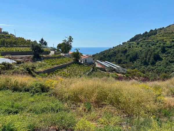 terreno in vendita a Sanremo in zona Bussana Vecchia