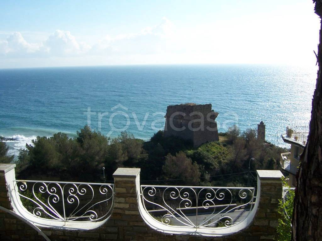 casa indipendente in vendita a Sanremo in zona Bussana