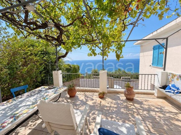 casa indipendente in vendita a Sanremo in zona Bussana