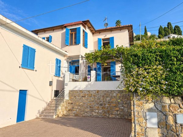 casa indipendente in vendita a Sanremo in zona Bussana