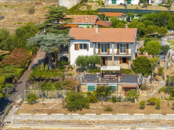 casa indipendente in vendita a Sanremo in zona Coldirodi