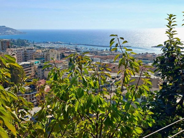 casa indipendente in vendita a Sanremo