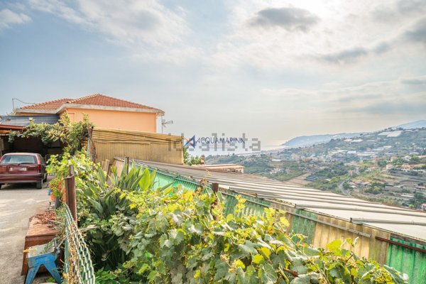 casa indipendente in vendita a Sanremo in zona Poggio