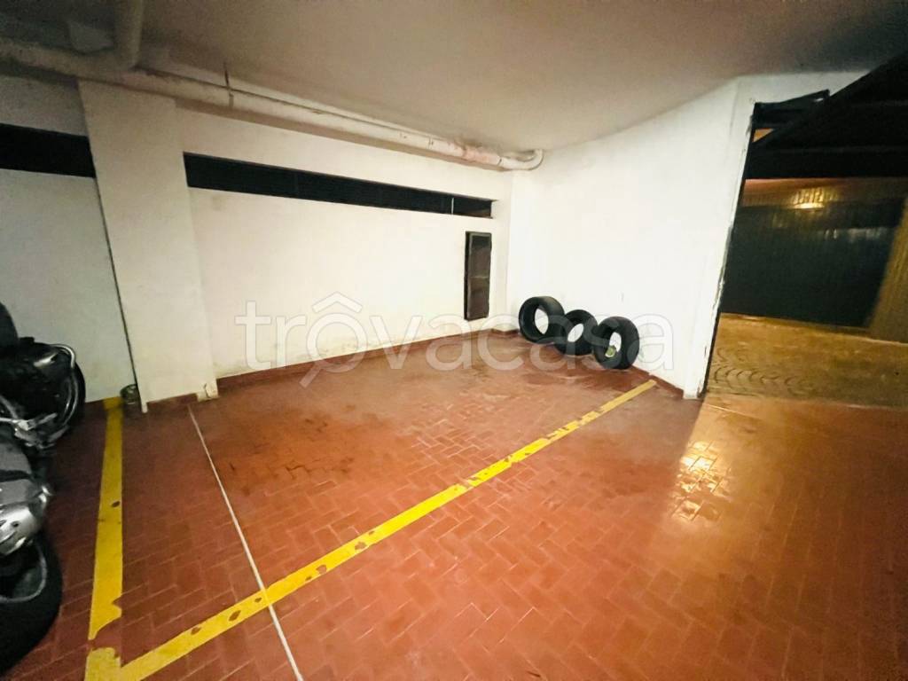 box auto in vendita a Sanremo in zona Coldirodi