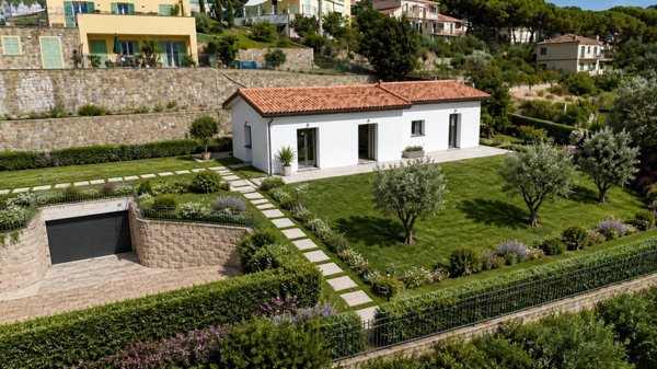 casa indipendente in vendita a Sanremo in zona Bussana