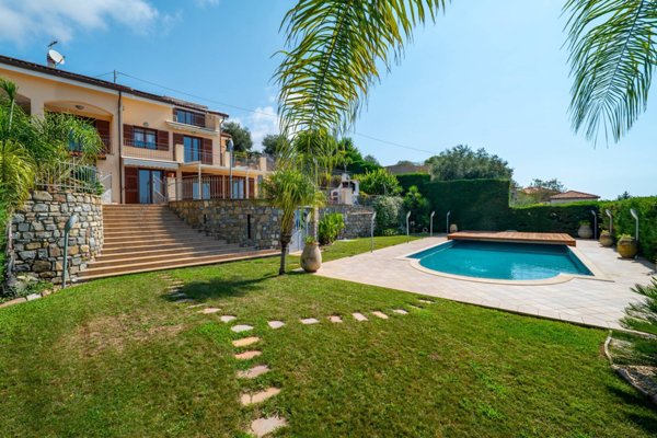 casa indipendente in vendita a Sanremo