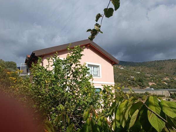 casa indipendente in vendita a Sanremo
