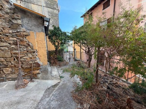 casa indipendente in vendita a Sanremo in zona Coldirodi