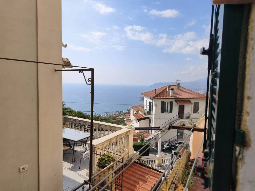 appartamento in vendita a Sanremo in zona Poggio