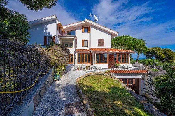 casa indipendente in vendita a Sanremo in zona Coldirodi