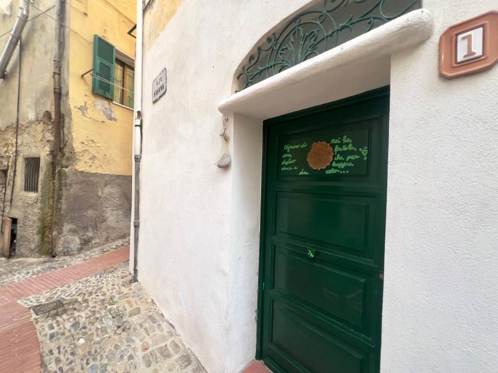 appartamento in vendita a Sanremo in zona Coldirodi