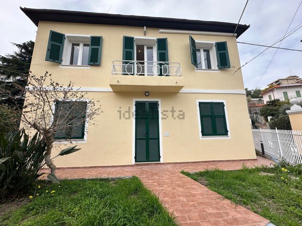 casa indipendente in vendita a Sanremo in zona Poggio