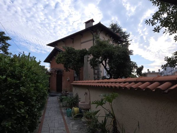casa indipendente in vendita a Sanremo in zona Poggio