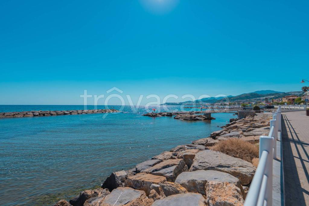 appartamento in vendita a Santo Stefano al Mare